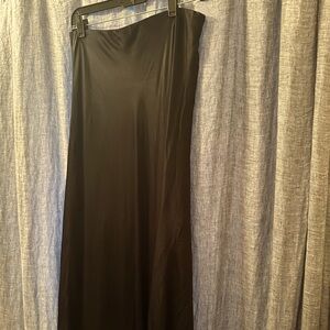 Silk skirt in black - part of a set.